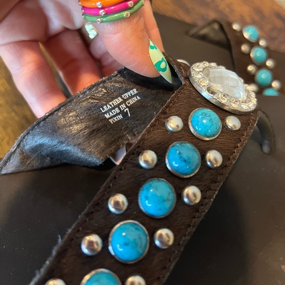Yellow Box Brown Leather Upper Turquoise Rhinestone Accent Flip Flops Y2k Sz 7 - Picture 5 of 10